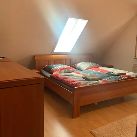 Sonniges Dachzimmer Feucht Exterior photo